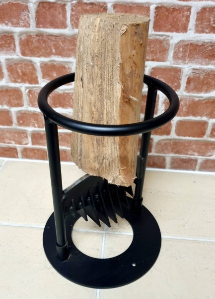 Black Log Splitter - holds up to 200mm diameter logs